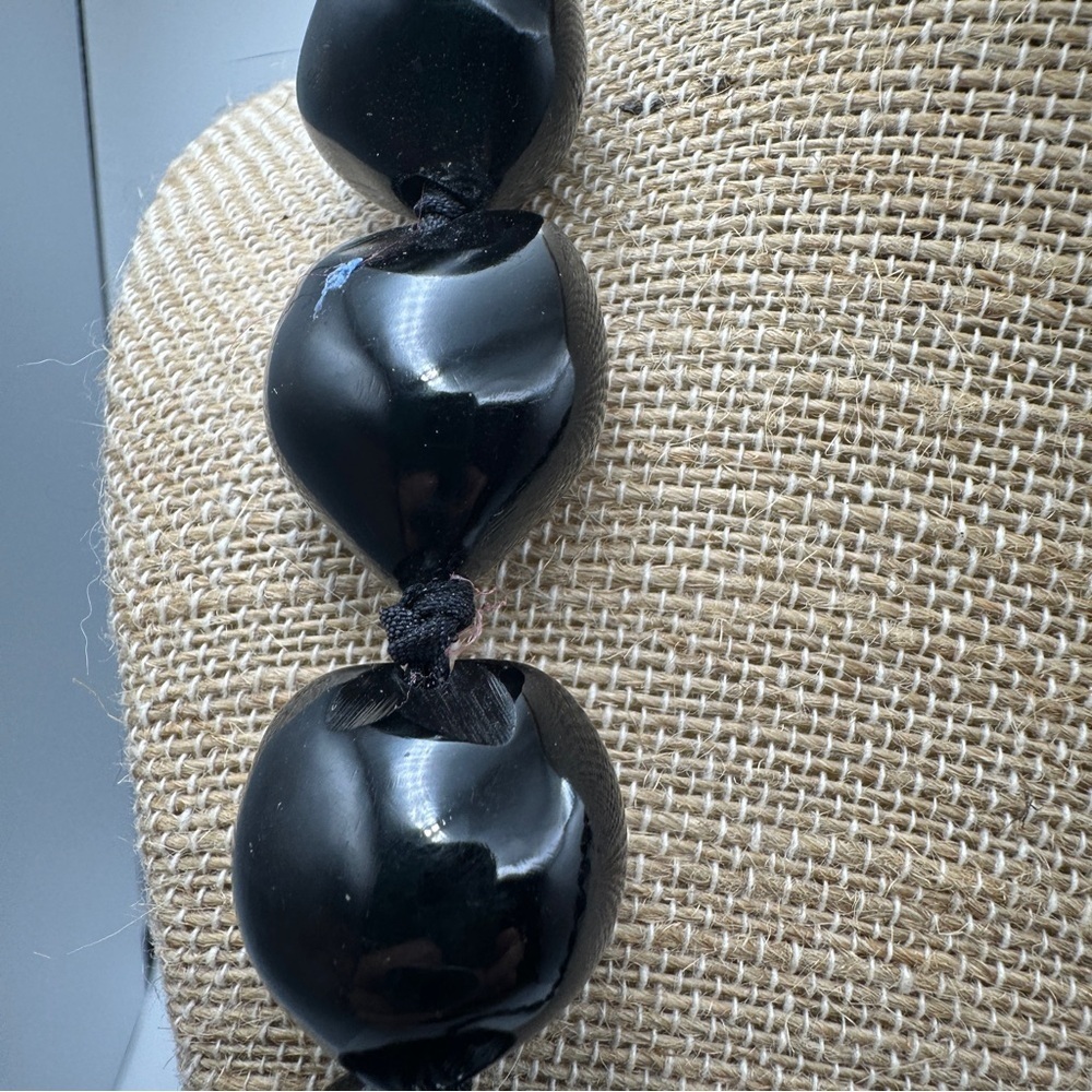 Tropical Hawaiian Natural Handcrafted Kukui Nut Lei Necklace - Picture 5 of 9